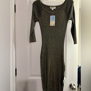 Say what dress in new condition see photos, size say XL, it’s a junior XL